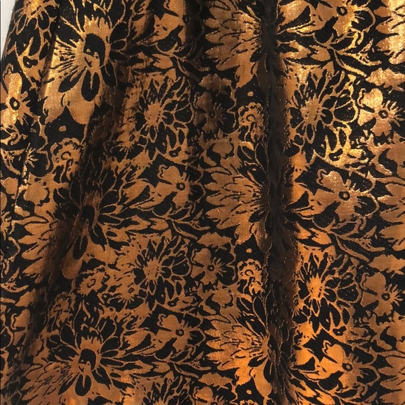 Gorgeous metallic floral a-line skirt - Picture 2 of 3